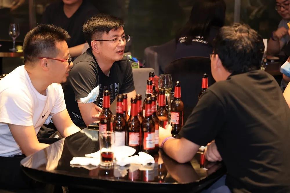 游戏茶馆X飞书深诺“出海航站蓄能夜”私享酒会嗨翻外滩，惊喜继续