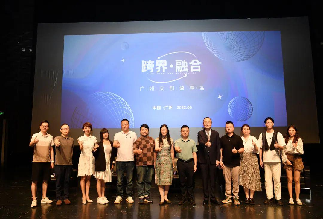 爷青回 张凯枫竟霸占《南方都市报》跨版专题