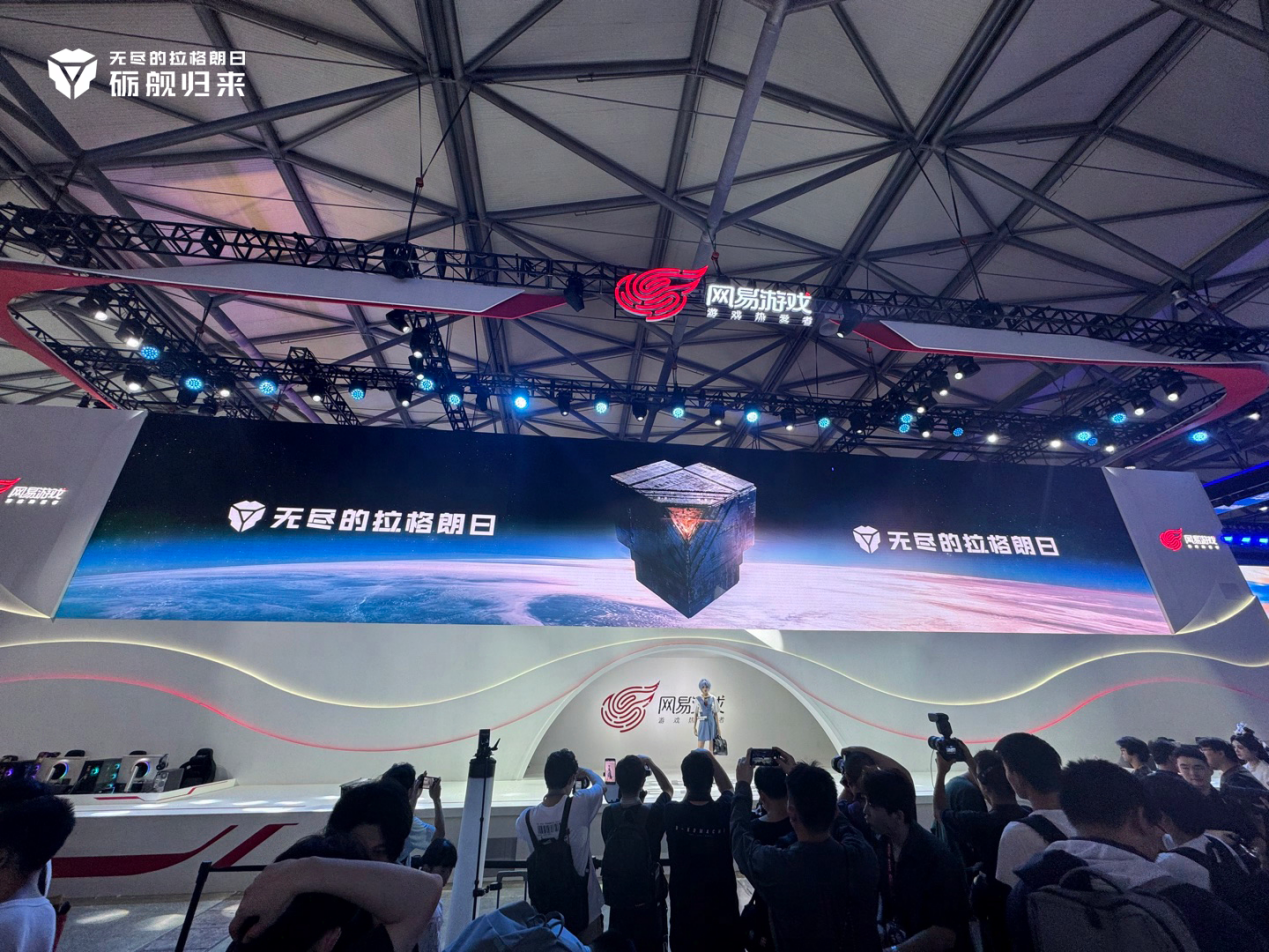 无尽的拉格朗日ChinaJoy的现场绫波丽正在驾驶飞船