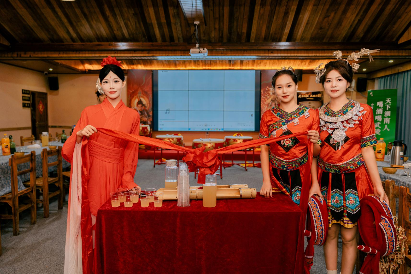 游戏企业如何构建其玩家狂欢IP,从帝国手游五周年到“草花粉丝节”