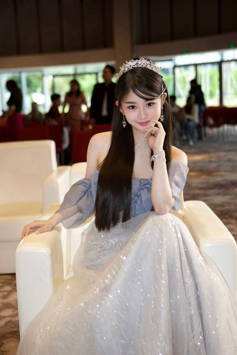 从亚洲小姐到歌剧名伶：《名利场2》选角里的宝藏面孔